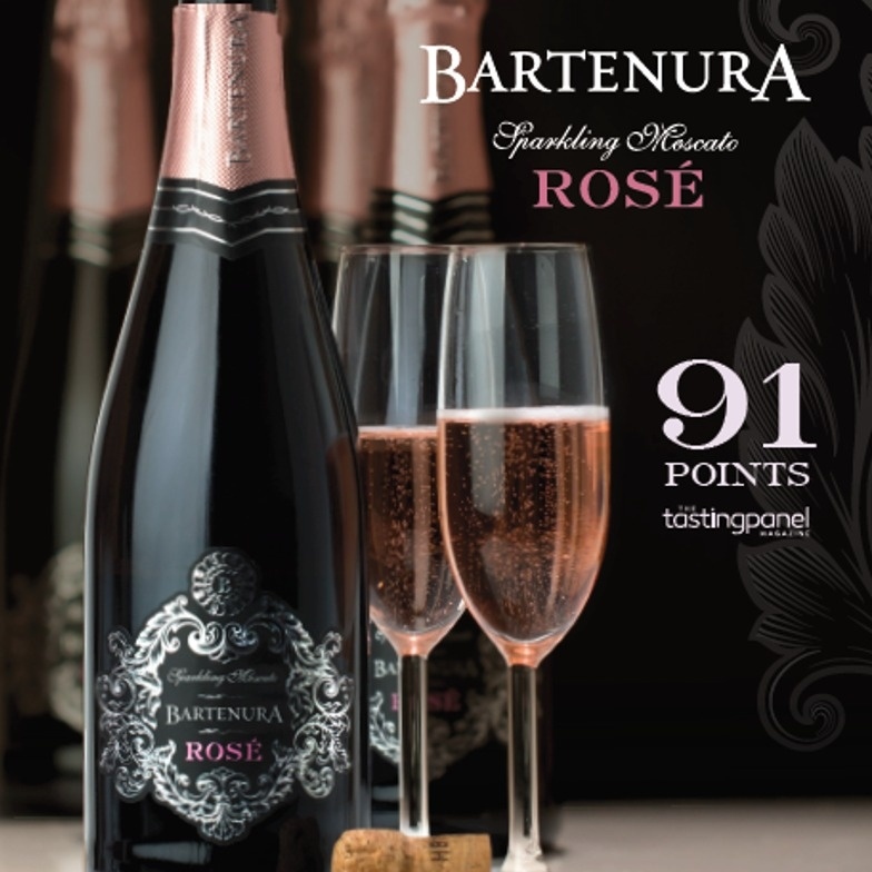 Bartenura winery started in the US in 1978 and it now has locations all over Italy. This wine is the 'Bartenura Moscato Rosé’, a fruity, sparkling and sweet wine produced in Asti. It has a delicate fragrance which makes it a great choice to pair with fruit, cheese and desserts.