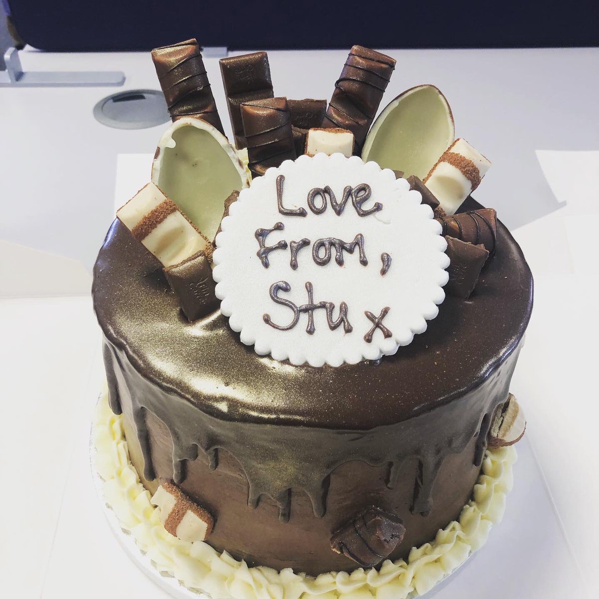 Thankyou <a href="/stueynewey/">Stuart Newport</a> and <a href="/DidiCakesBath/">DidiCakes</a> ! Hated sharing this with the <a href="/TheMediaClash/">MediaClash</a> team 😂😒