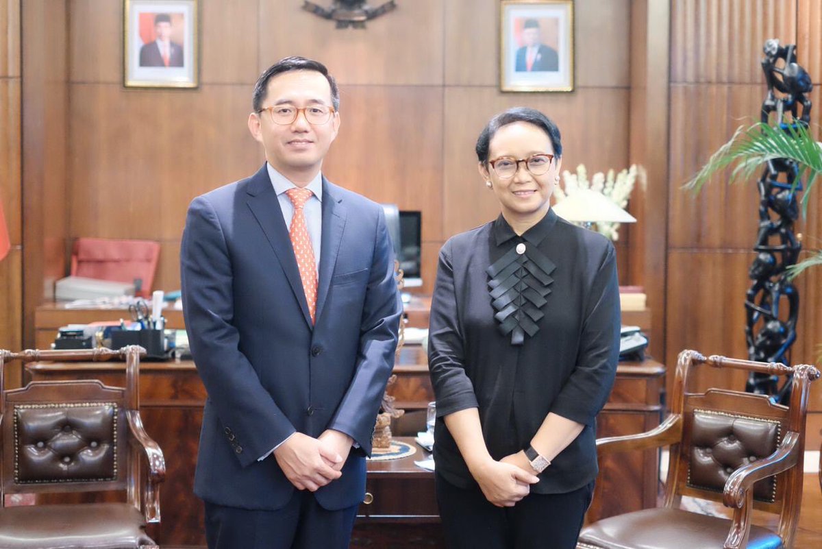BINH_ASEAN's tweet photo. Great honour to lead #ASEAN_CPR call on H.E. Ibu Retno Marsudi, Foreign Minister of Indonesia. Very substantive discussion on many issues. Grateful to Minister Retno for guidance on strengthening #ASEAN_CPR, #ASEAN_Community and making #Jakarta center of ASEAN. https://t.co/cdscX5wLGS