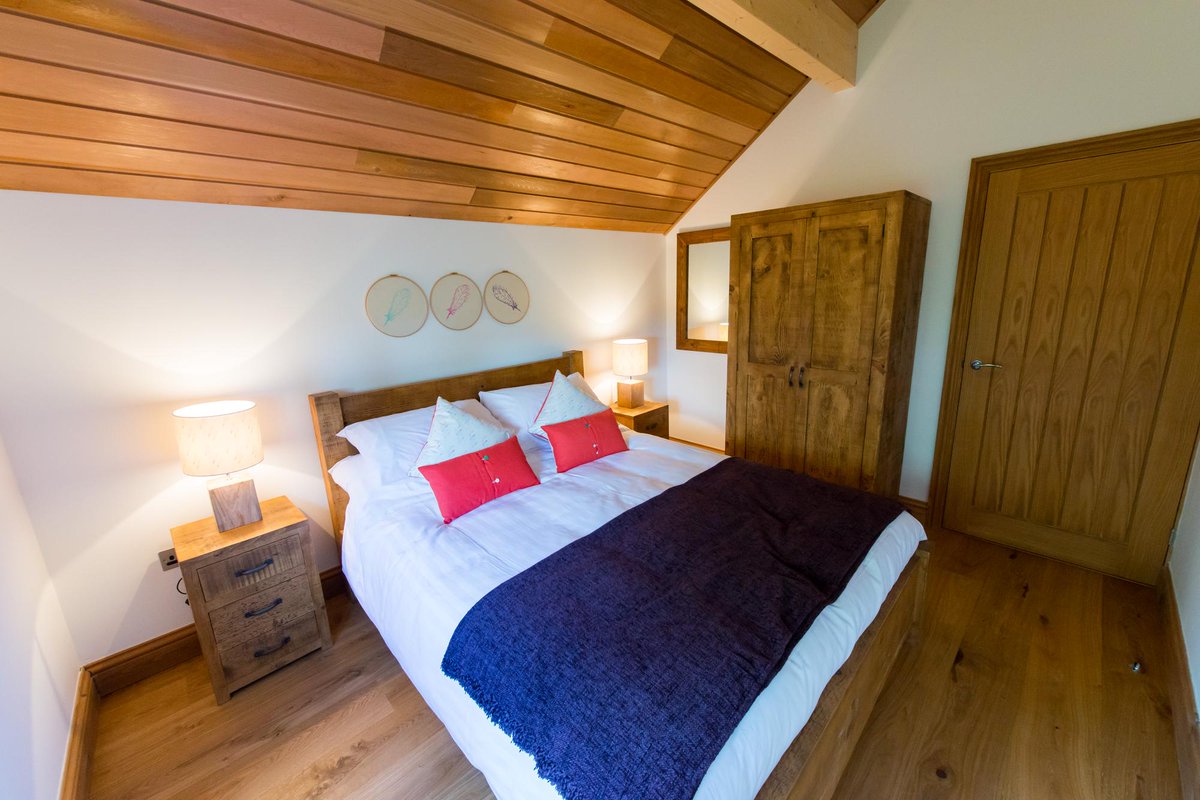 Why not visit our friends at <a href="/boathouse_info/">The Boathouse</a> - stay in one of their rooms for just £99, your stay includes breakfast &amp; Prosecco. It's a fab restaurant &amp; bar with boutique rooms in a lovely tranquil waterside location - the ideal spot for a winter break!
bit.ly/2S42saV