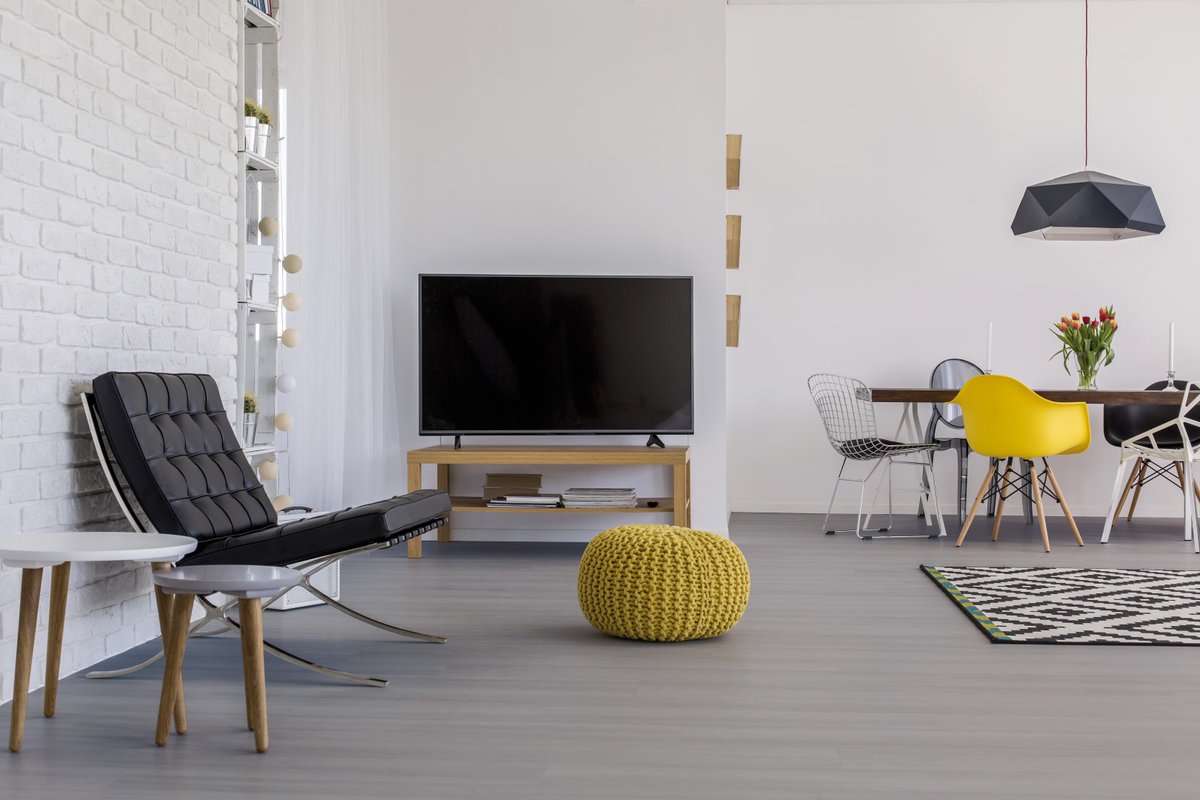 Our Home ColourCare range combines traditional woodcare with a choice of decorative colours.

With #Liberon Home ColourCare Decorative Floor Varnish, you can protect your wooden and laminate floors while adding a decorative touch. 

liberon.co.uk/product/home-c…