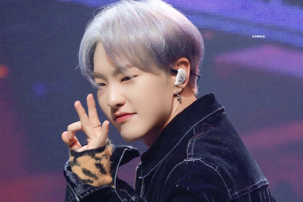 H_PRINCE_KSY's tweet photo. 200202 콘 
#세븐틴 #SEVENTEEN 
#호시 #hoshi #권순영 https://t.co/qd3E7uWIOf