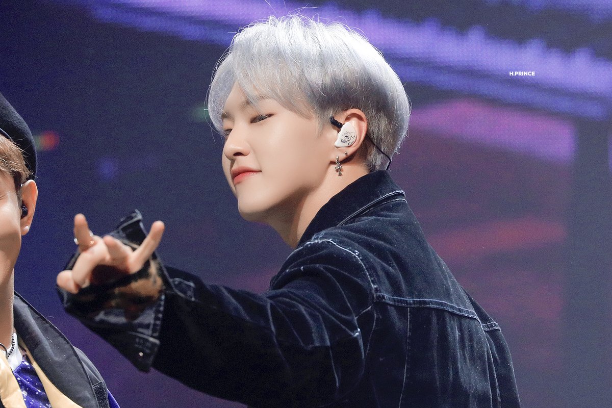H_PRINCE_KSY's tweet photo. 200202 콘 
#세븐틴 #SEVENTEEN 
#호시 #hoshi #권순영 https://t.co/qd3E7uWIOf