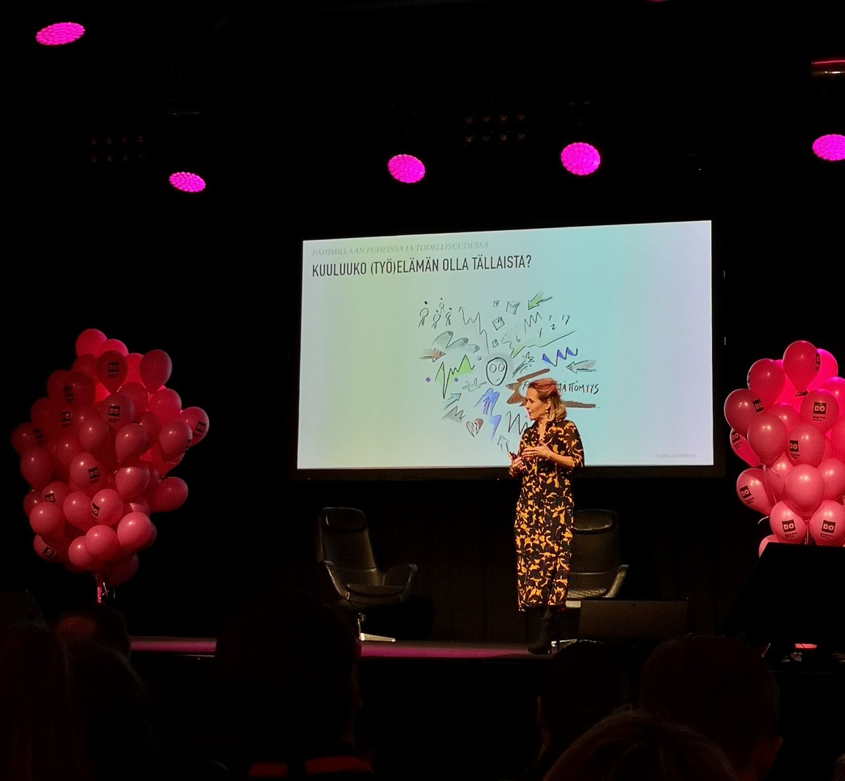 Fonsell's tweet photo. Eilen @alexstubb sanoi, että yksi tärkeimmistä taidoista nyt ja tulevaisuudessa on #empatia. Ja tänään jatketaan samaa teemaa #tunnekouluttaja @CamillaTuominen johdolla. #digitaloulu #do2020 #muutosjohtaminen https://t.co/vj71Os4fcN