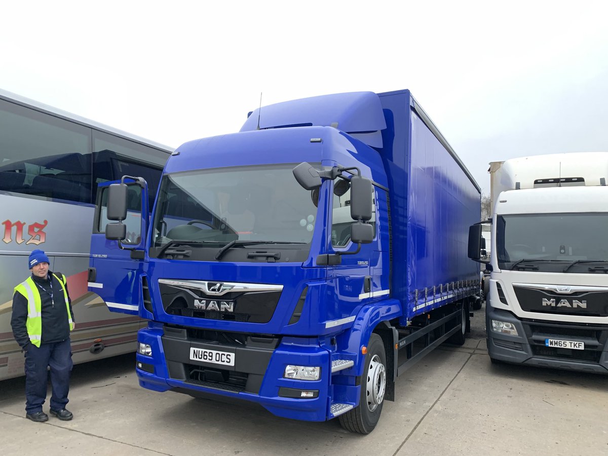 hpr2812's tweet photo. Our good customer Simpson Packaging taking delivery of another TGM 18.290 4x2. PDI complete and vehicle ready to roll. # #roll # #pdi  #complete ⁦@pelicanengUK⁩ https://t.co/Mj6t32A4iH