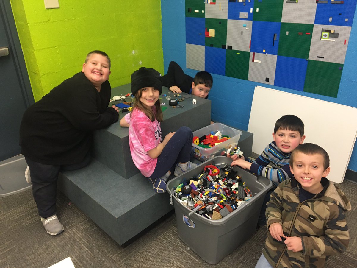 mrshummer2's tweet photo. My day started out fantastically with a sweet gift and continued through the afternoon with a grade-level trip to the Makerspace for Global Day of Play. What a great time for building relationships and cooperation. #JTLearns #CultureMatters https://t.co/RtlrDWY3cR