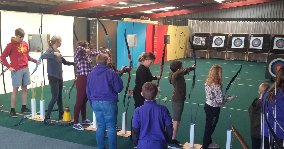 IndigoArchery's tweet photo. It's half term in a couple of weeks, have you got anything planned?
We are running junior taster sessions on the Monday/Tuesday of half term.  Get in touch to get yourself and your young-ones booked in. 

#halfterm #taster #archery #radstock #somerset #bristol #bath https://t.co/SQt7SZKyrm