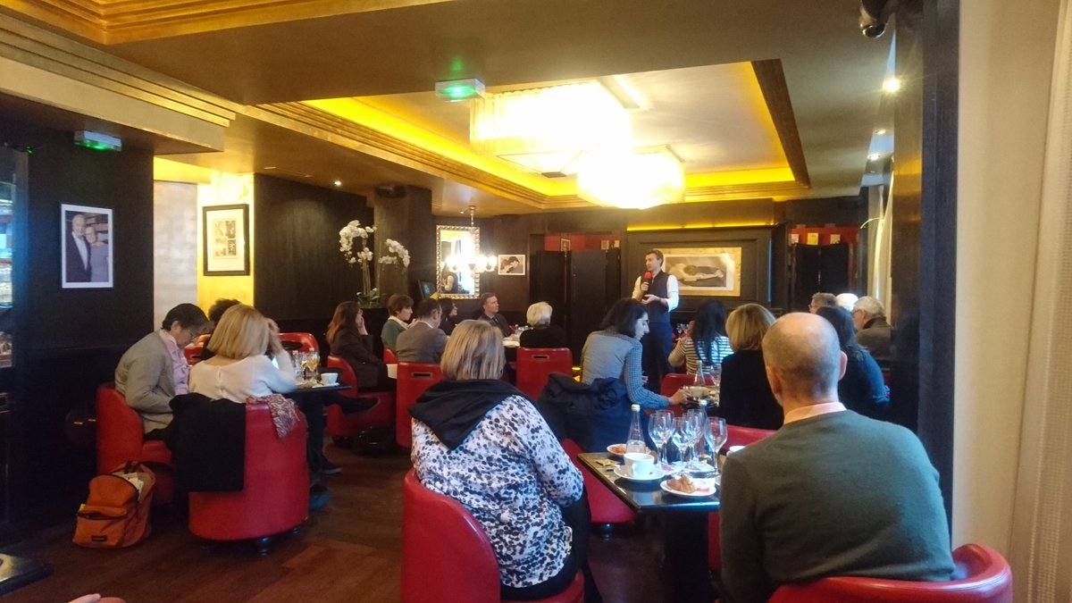 Écoute attentive du passionnant @BenoitR_D5 du Centre de crise national de Belgique lors de cette matinale de <a href="/Comm_publique/">Communication publique</a>. Partir des besoins en information de la population, agir dès les premiers instants, laisser la parole aux experts... Et bien d'autres conseils !