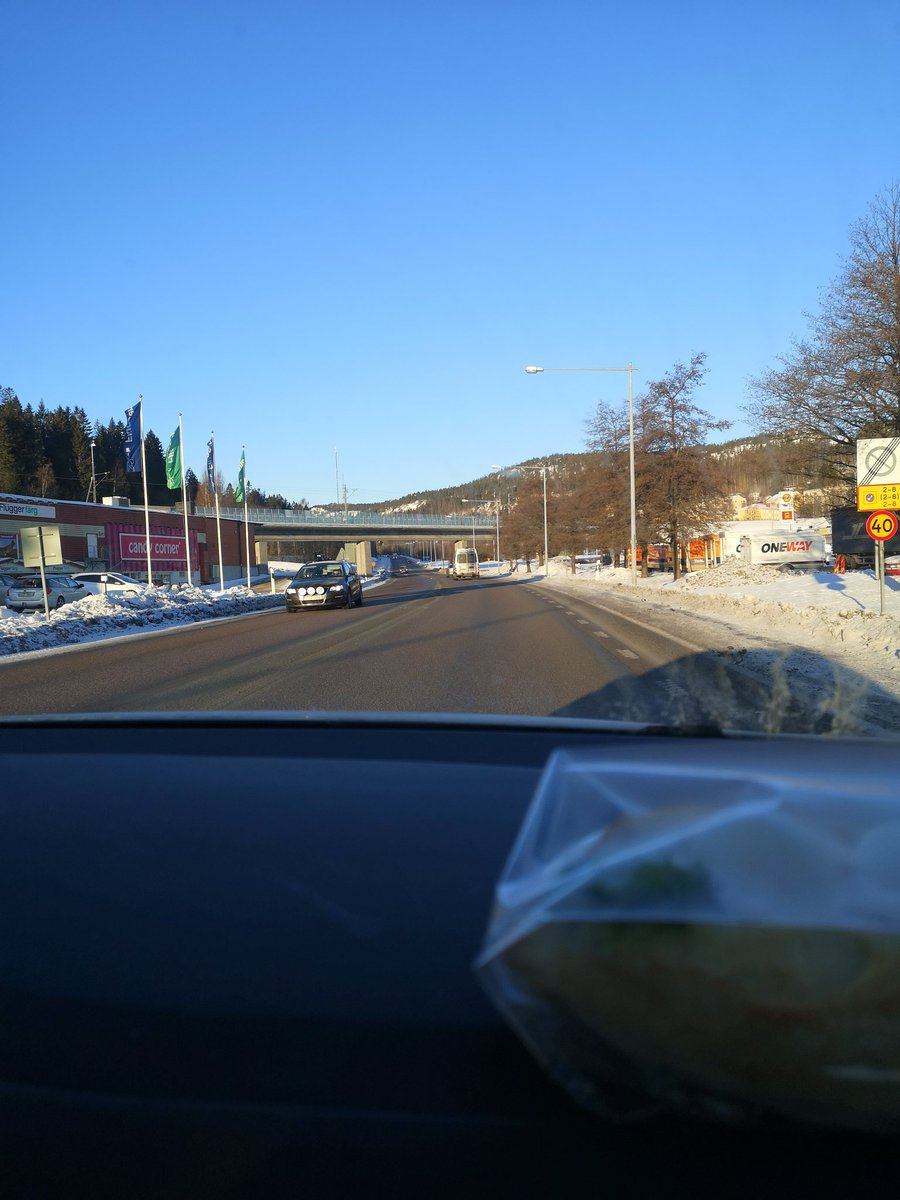 Olssonjohan95's tweet photo. Då lämnar man Övik för denna gången #twittssk #modoaway #idioterpåresa #enklamodo https://t.co/8uoeMoYn98