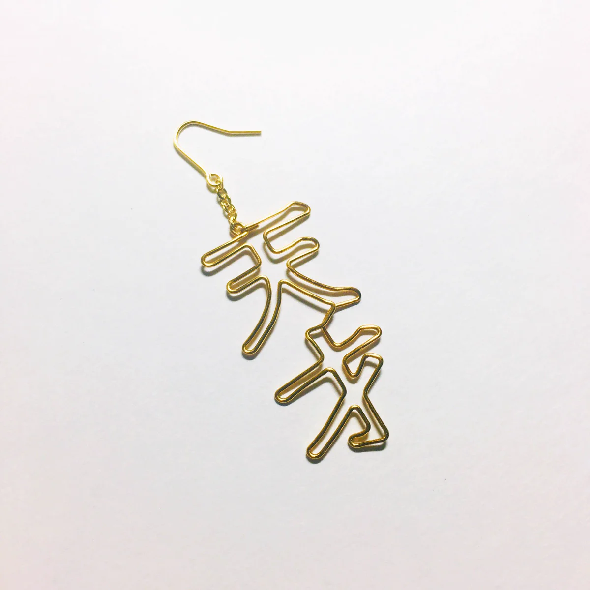 これは天才！針金アクセサリーの「天才」ピアスが話題www