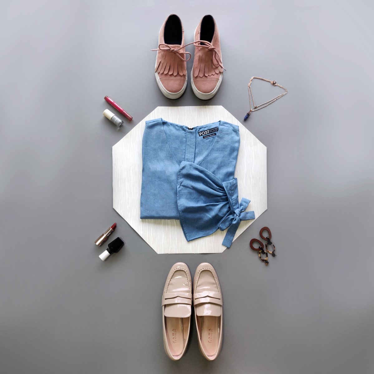 Postfold's tweet photo. There's a potluck party &amp; games at work tomorrow but then we are pitching to a client later 🤔
Should keep a change of shoes maybe.
#SwitchItUp #AMtoPM #DeskToDinner https://t.co/XkAgH0rgML