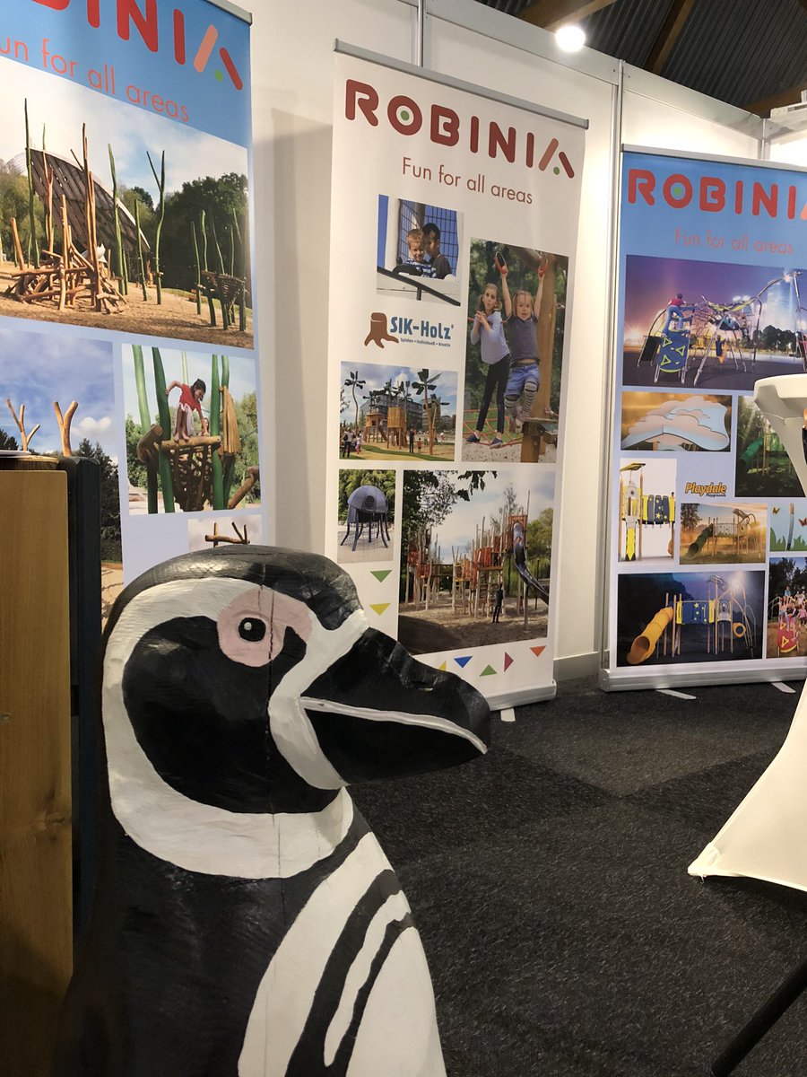 Robinia_Int's tweet image. Onze pinguïns staan klaar op Vakbeurs Openbare Ruimte in Brussel, stand 5.51 #VORBE #robinia #brusselsexpo