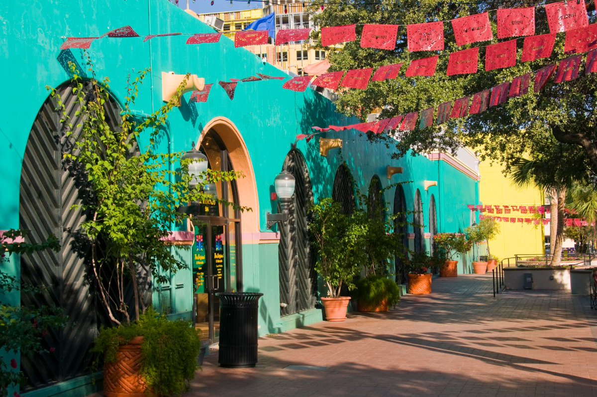 jackiedeburca's tweet photo. These #Award-Winning Avocado #Margaritas Will Delight Your Palate..where can you find these drinks?  In San Antonio Texas...discover more in this great piece by @storytellerkc https://t.co/nVSEDAG5cu https://t.co/cZSkoNHbaR