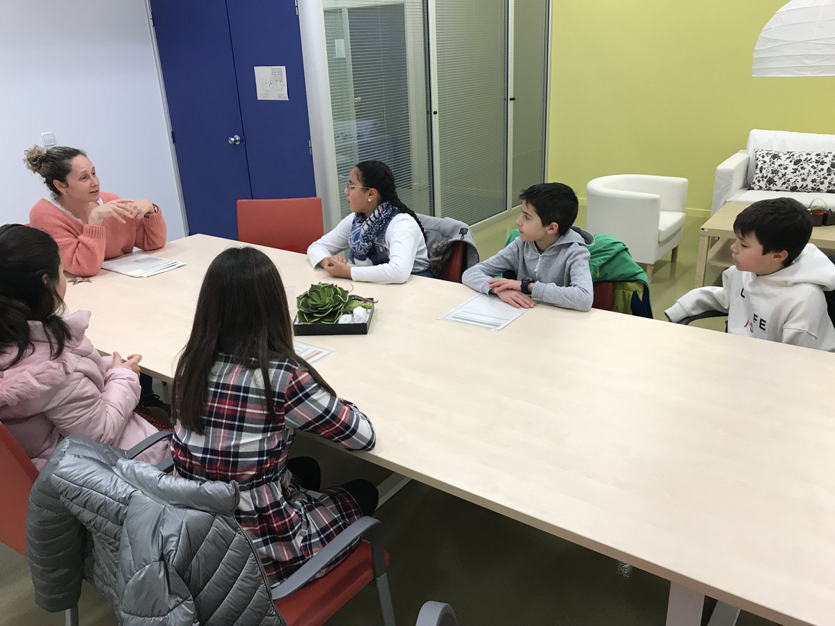 epiaigualada's tweet image. Visita a Ig-Nova dels emprenedors de 5è de Primària!!

Els representants dels petits #emprenedors visiten l’Ig-Nova per obrir les seves #cooperatives, la #CPPia i #CreativePia.
Ara toca començar a produir per vendre els productes a la fira del dissabte 6 de juny!