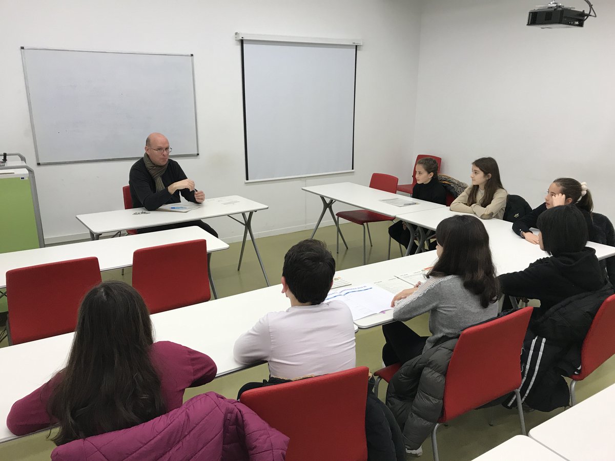 epiaigualada's tweet image. Visita a Ig-Nova dels emprenedors de 5è de Primària!!

Els representants dels petits #emprenedors visiten l’Ig-Nova per obrir les seves #cooperatives, la #CPPia i #CreativePia.
Ara toca començar a produir per vendre els productes a la fira del dissabte 6 de juny!