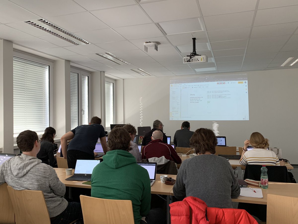 DH_Graz's tweet photo. Nach einem SPARQL Workshop mit @LurchPollin passiert das aber nicht mehr! #sparql #query #blazegraph #gams #unigraz https://t.co/3Oj6t5EDDS