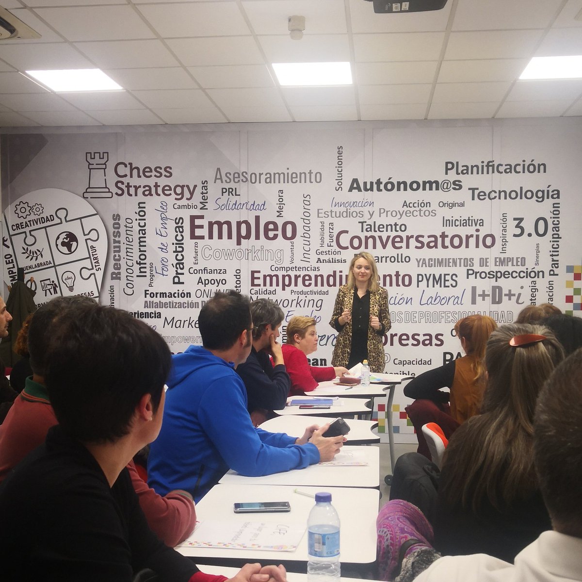 LauraArranzLago's tweet photo. Jornadas de Coaching para emprendedores en CIFE Fuenlabrada. El triunfo sólo es posible si nos atrevemos a comenzar 🏁🏆 #coaching #upta #amtas #cife https://t.co/ZRmQKWyId1
