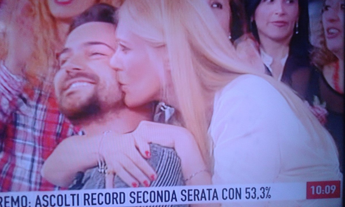 Ma che belli che siete #storieitaliane  <a href="/eleonoradaniele/">Eleonora Daniele</a>  <a href="/Valerio_Scanu/">ValerioScanu</a>  @storie_italiane su <a href="/RaiUno/">Rai1</a>  si guarda voi