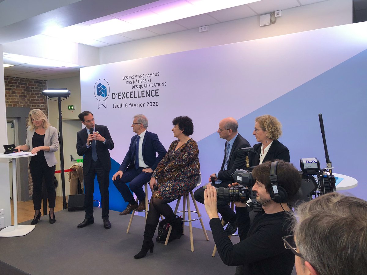 SGPI_avenir's tweet image. Pquoi l’Éducation est un investissement d’avenir ? @BOUDYGuillaume : «Par essence, investir dans la jeunesse, c’est investir dans l’avenir. Depuis 10 ans, le #PIA s’emploie à investir dans les innovations pédagogiques, en lien avec le monde de l’enseignement et de l’entreprise»