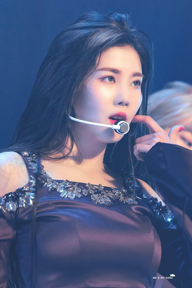 ➳ 22) Eunbi’s Eyes On Me concert outfits too,, ugh