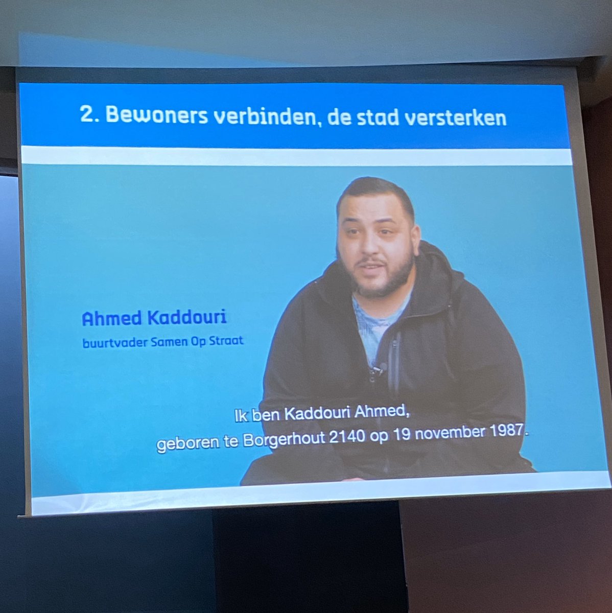 AntwerpsM's tweet photo. Uitdaging 2. Bewoners verbinden, de stad versterken. #APSMO #statengeneraal #sterksociaalwerk #lokaalsociaalbeleid begin met respect voor elkaar. https://t.co/37huSLI0nw