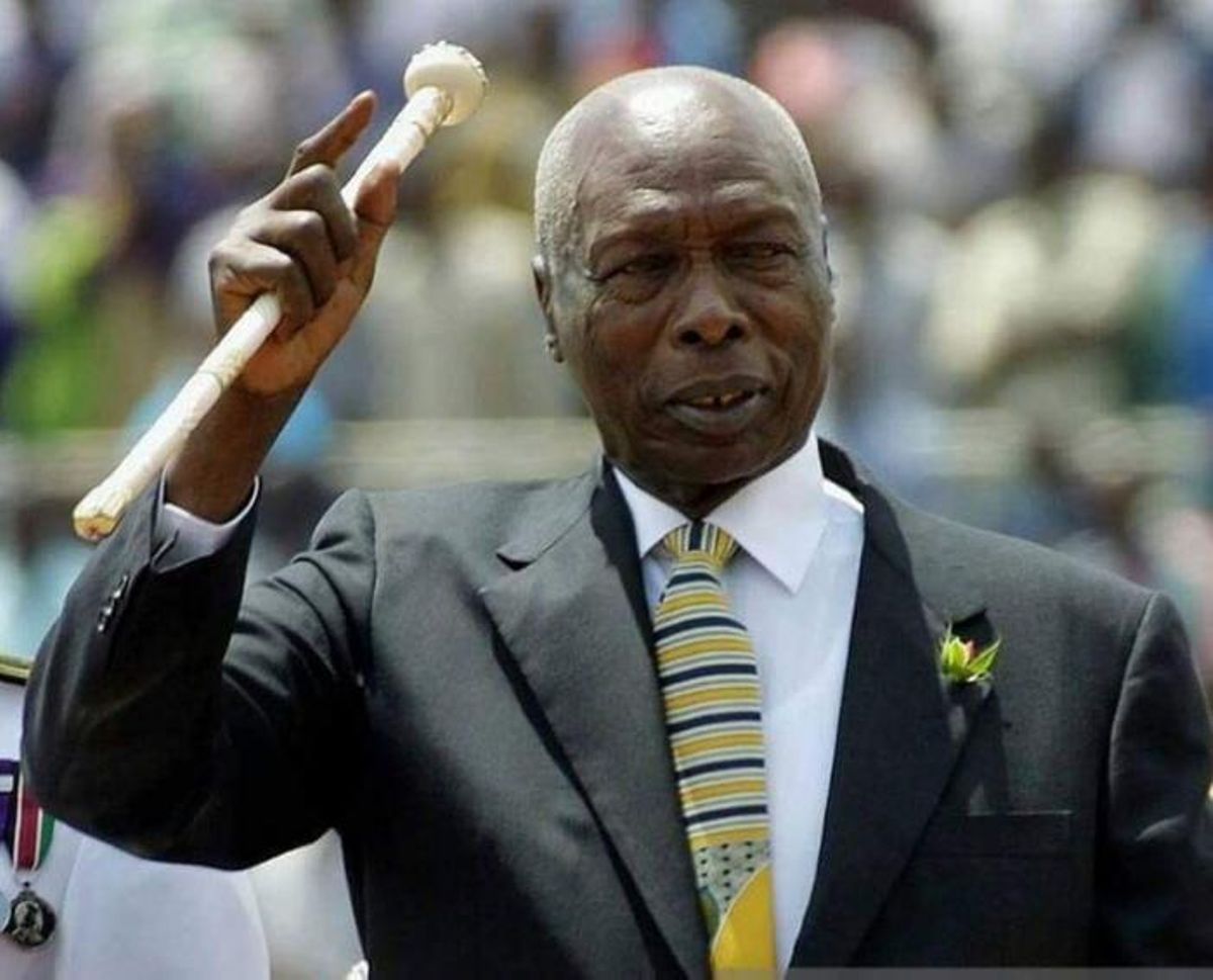 SonkoNews's tweet image. The late former President Daniel arap Moi, carried a trademark rungu, a baton popularly referred to as Fimbo ya Nyayo.

The value attached to Fimbo ya Nyayo had perhaps never been seen until an incident in 1981 when the ivory baton fell and broke  #Presid sonkonews.com/moi-rungu-brok…