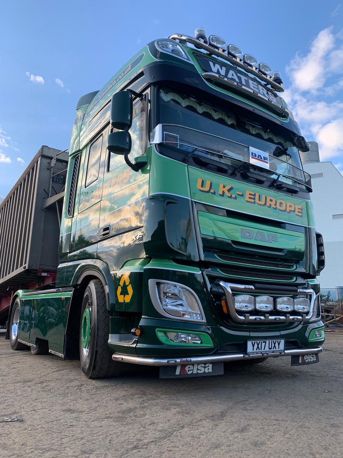 DAFTrucksUK's tweet photo. This #DAF XF is looking the part for @SalesWaters π https://t.co/AXARHvXlY8