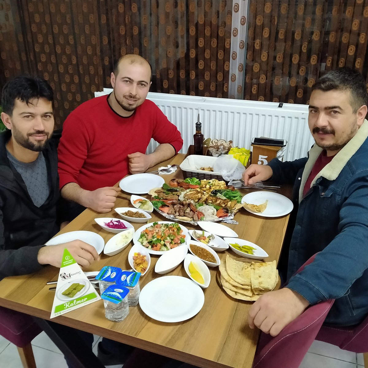 Dostlarla güzel bir akşam yemeği