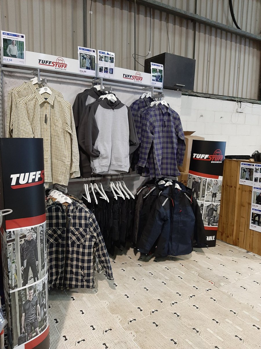 TM_Tuffstuff's tweet photo. Last day at @ErnestDoeSons @TuffStuff_UK #doeshow2020. All the new products selling really well. #Tuffstuff #workwear #playhardworkhard https://t.co/oM4dux9D9z