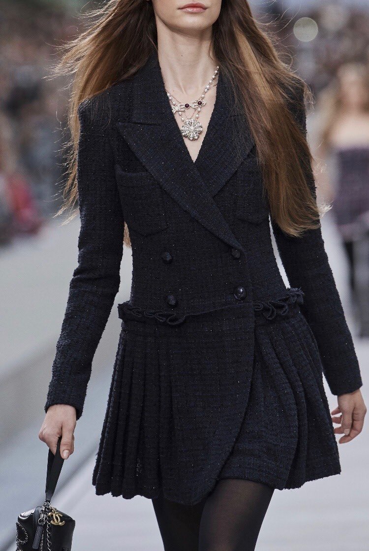 Social_couture_'s tweet photo. Details: Chanel spring 2020📍 https://t.co/zSKNwidr3I