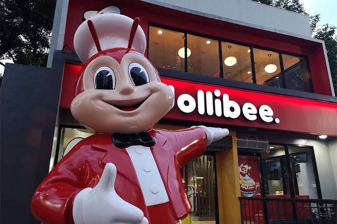  Let's Meet at Jollibee Jollibee is a popular Filipino fastfood chain known for its quality food, tearjerker ads, and the overall nostalgia.Yeri's favorite fastfood chain. Same with Mark.They met but they didn't. They wanted to but they couldn't. Will they ever? #YeMa