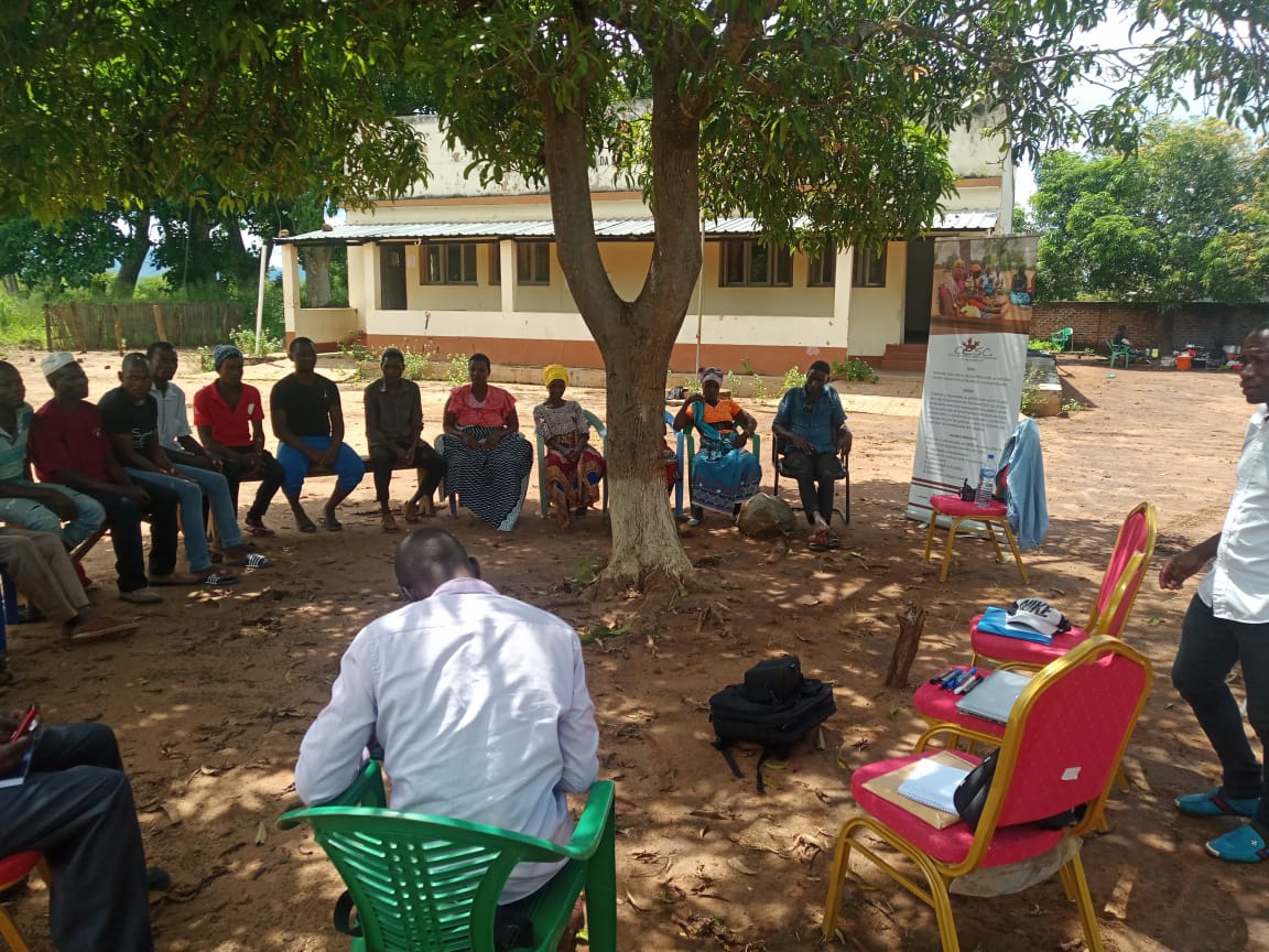 CESC realiza a Assembleia Constituinte do FC de Chala, em Chimbunila, província de Niassa. Participam no encontro representantes do governo, líderes comunitários e membros do Comité dos Fundos Comunitários da localidade.

#CescMoz 
#AssembleiaConstituinte 
#FundosComunitários