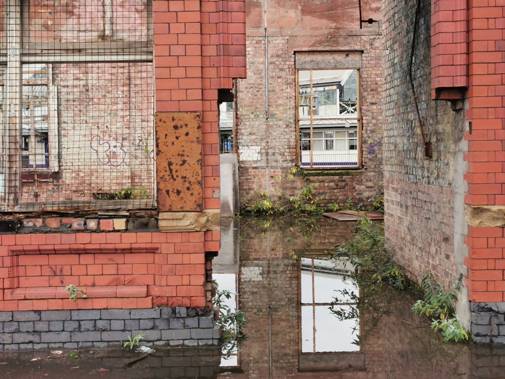 JonathSchofield's tweet image. Sunday noon, 9 February - a 'most atmospheric' tour. The wonderful abandoned station at Mayfield, now going through exciting rebirth, has some daytime slots back for tours. @MayfieldMCR @MayfieldDepot jonathanschofieldtours.com/exclusive-mayf…
