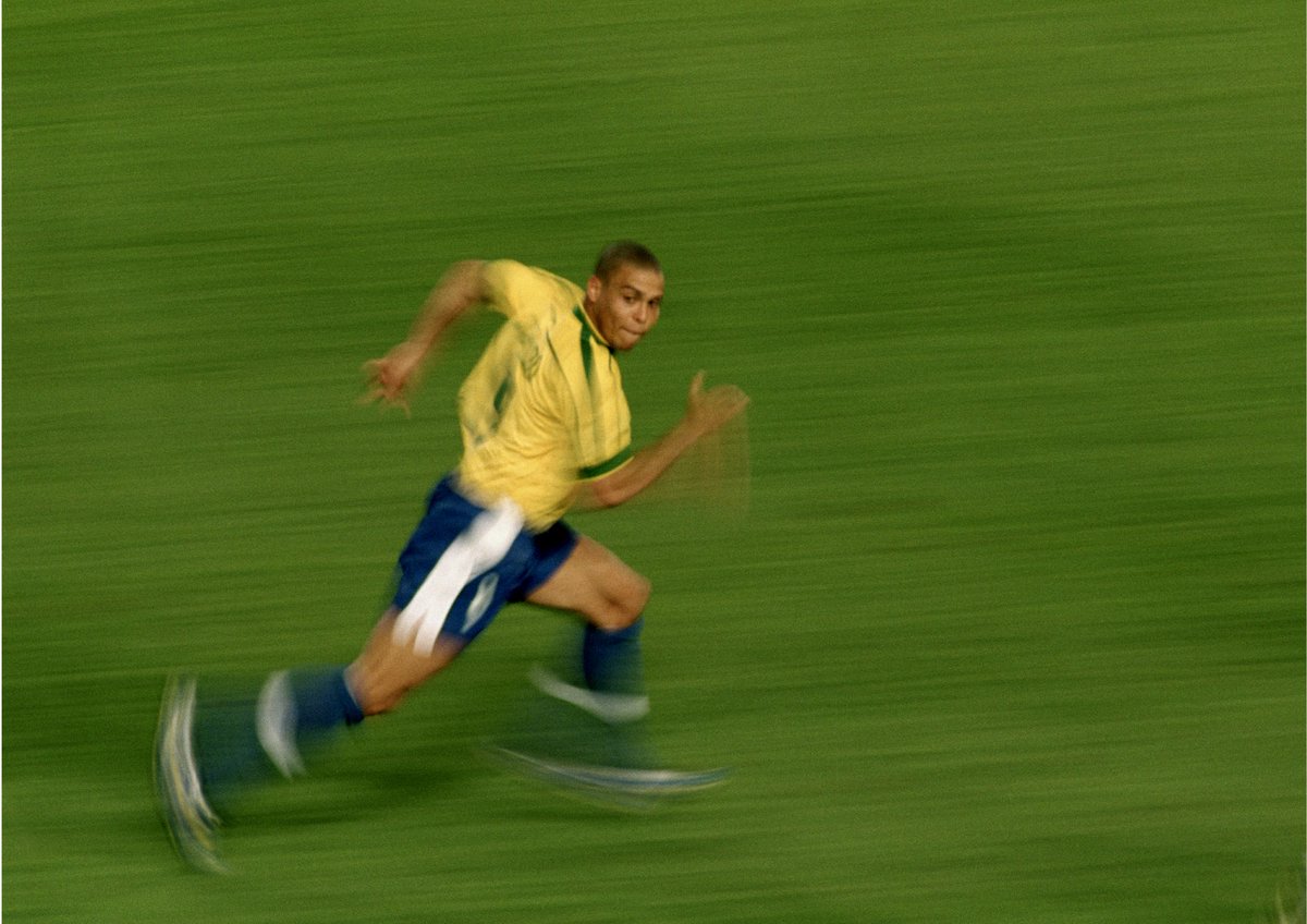 FIFAWorldCup's tweet photo. Heading into the weekend like... 💨

#FridayFeeling, brought to you by @Ronaldo https://t.co/OZFoiqjOPE