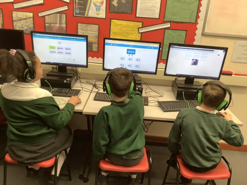 TickfordPark's tweet photo. The children were enjoying their βReading Wiseβ session, in the ICT suite, this morning.
#TP4dht https://t.co/IRuW146Xs3