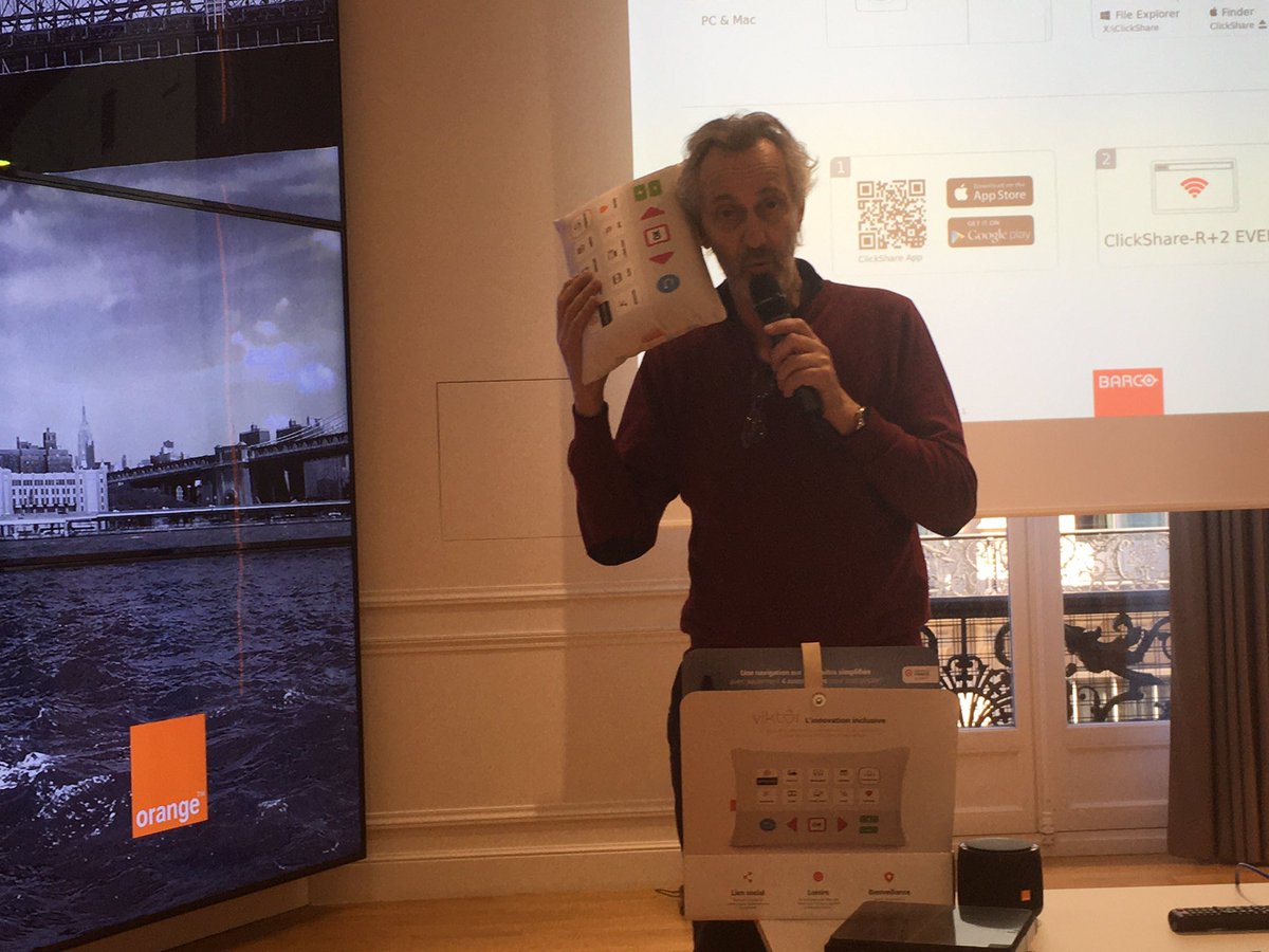 traissac1's tweet photo. @amb_digit et cela continue avec les innovations présentation du coussin Viktor coussin connecté qui permet de dormir mais pas que il a les mêmes usages que un smartphone médaille d or et vainqueur du @ConcoursLepine bravo très fonctionnel bientôt dans les boutiques Orange https://t.co/kL1xHzA690