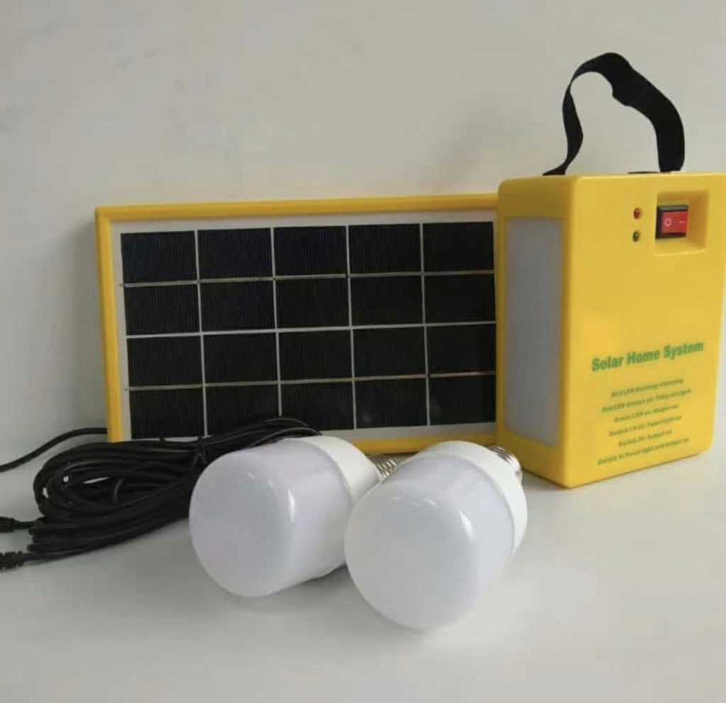 Ukpahansa's tweet photo. Hello Guys
We are here again with our handy solar starter pack that can light bulbs and charge phones for 24hrs for just 12,000 naira.
Hurry now and get yours now
Contact for purchase 
#solar #solarenergy 
@__Mbah @_DammyB_ @akoko_akuma @Otedola_ https://t.co/4EIc0pYZ2G