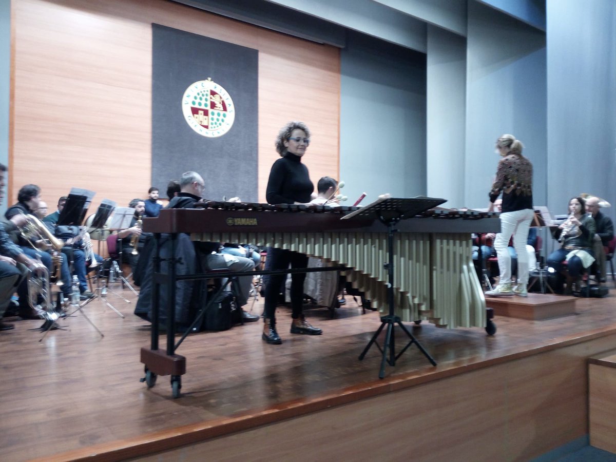 BandaMdeJaen's tweet photo. Ensayo general en el Aula Magna de la Universidad de Jaén. Con nuestra Solista invitada Cristina Llorens (percusionista solista de la Orquesta de Córdoba) ultimando detalles para el Concierto de mañana Viernes, 7 de Febrero, 20,30 Horas.
@BandaMdeJaen 
#Jaen https://t.co/qts5oeSGM9