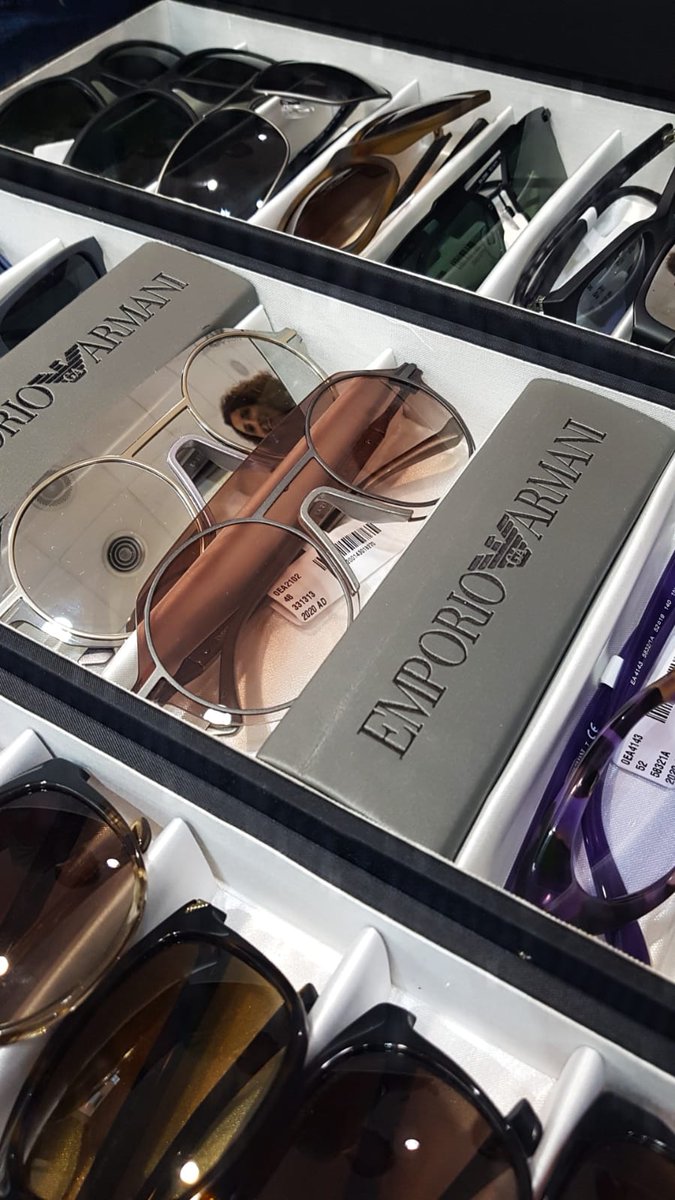 OpticaMEsteban's tweet photo. Os enseñamos un pequeño avance de los nuevos modelos de #EmporioArmani que llegarán a la óptica de la colección de primavera! Gafas repletas de estilo, con el sello más puro del diseño italiano! 🇮🇹 Un acierto seguro 👌 https://t.co/EQumCxluim