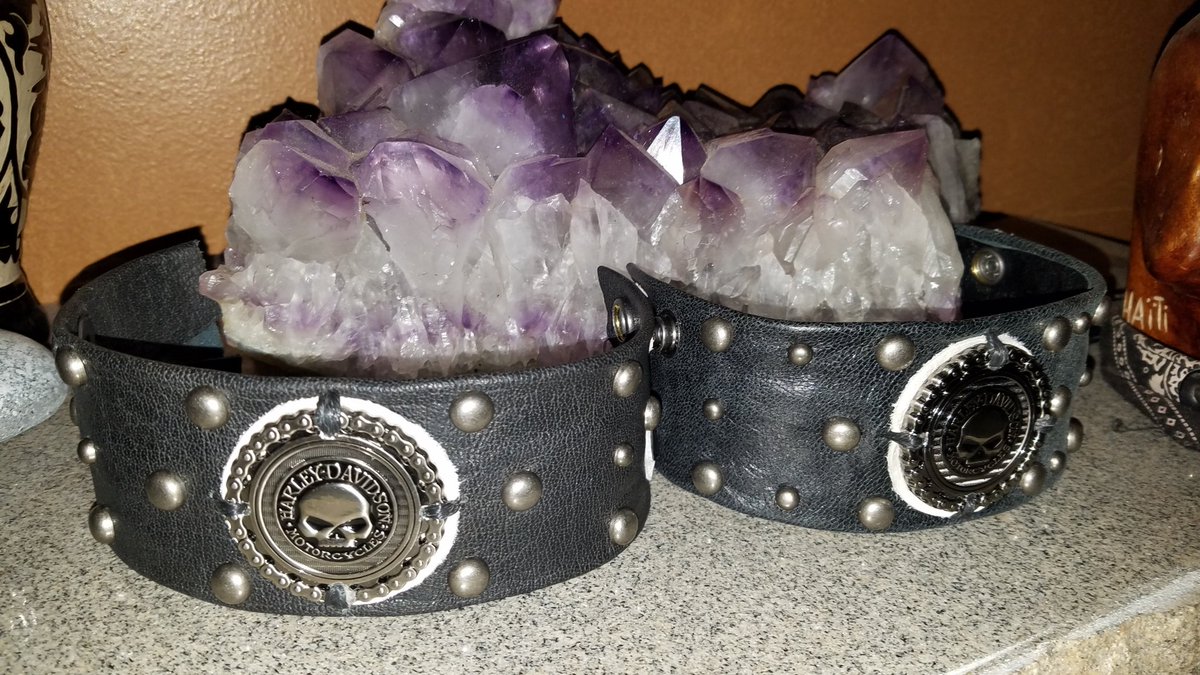conte_dennis's tweet photo. #oneofakind #custom #handmade #leather #willieGdavidson #challengecoin #handstitched #cuffs #softblackleather #repurposedleather #handcut #from #motorcyclejacket #made #fromscratch #studs #snaps #signed #dated #rockthecuff
https://t.co/wXHbCal54G https://t.co/kuQ4XfFWdL