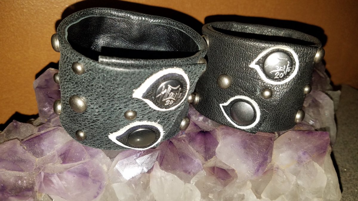 conte_dennis's tweet photo. #oneofakind #custom #handmade #leather #willieGdavidson #challengecoin #handstitched #cuffs #softblackleather #repurposedleather #handcut #from #motorcyclejacket #made #fromscratch #studs #snaps #signed #dated #rockthecuff
https://t.co/wXHbCal54G https://t.co/kuQ4XfFWdL