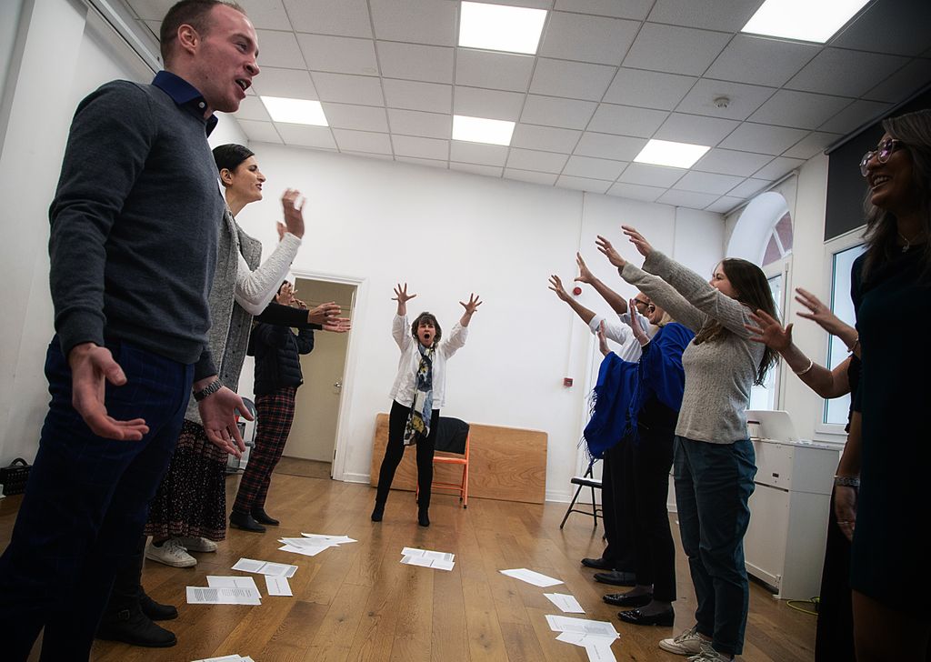 RLC_Events's tweet image. Throwback to our #VocalsinBusiness sampler at the @UmbrellaRooms in London last week. Delegates roared their way through theatre skills to improve confidence &amp;amp; presentation techniques. Take a look at our course syllabus: buff.ly/2LhLsKq #eventprofs #HR #PAs #communication