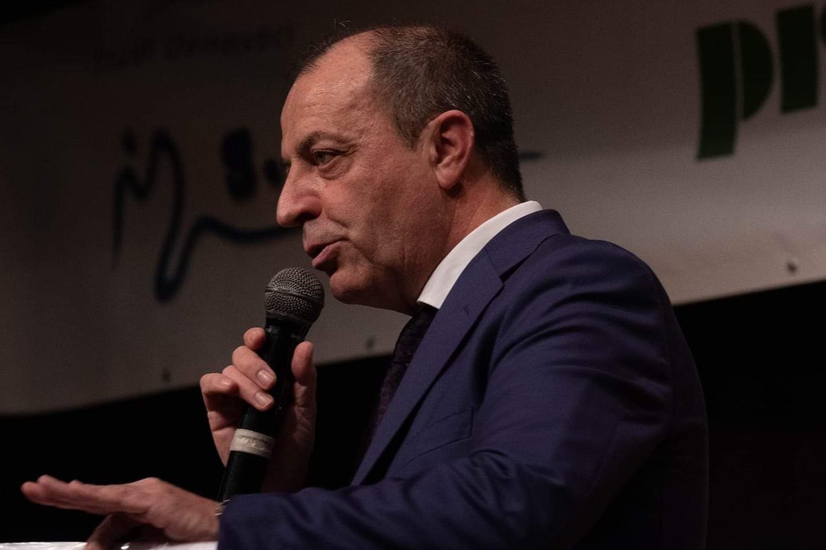 sandrobrambilla's tweet photo. #AlessandroBrambilla #SandroBrambilla alla festa - presentazione organizzata da #PietroCacciamani a #Rho #CiclisticaBiringhello #Biringhello #presenter @UCI_cycling #Cycling #Ciclismo https://t.co/KGEVJPPz1x