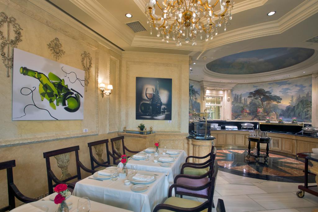 thepalacemadrid's tweet image. Si unimos un fotógrafo como Matías Pérez-Llera, un profesional como @luquechef y los exclusivos cavas Ars Collecta de @codorniu obtenemos una propuesta tan interesante y apetecible como “Gastro Clicks &amp;amp; Bubbles” larotondapalace.com y matiasperezllera.com @Gastrofestival