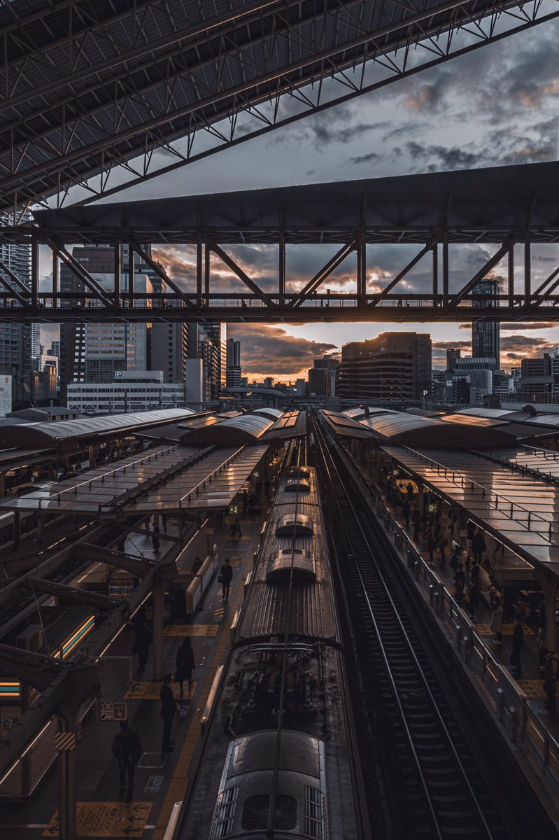 Sunset Platform

#sunset #platform #osakastation #streetphotography #streetsnap #sonyalpha #bealpha #sonylens #85mm #jr大阪 #大阪駅 #プラットフォーム #ストリートスナップ #写活 #ファインダー越しの私の世界 #キリトリセカイ