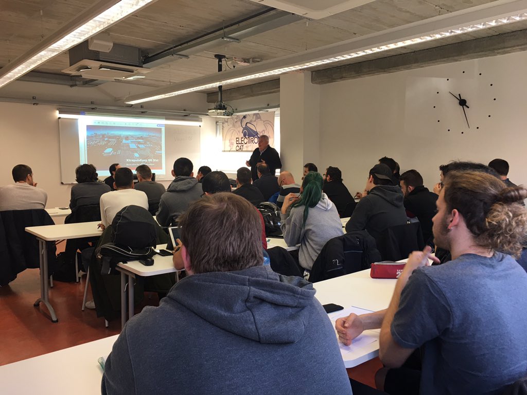 pespm's tweet photo. Aquest matí, els equips participants a #Electrocat20 reben formació de funcionament del variador que utilitzaran per construïr el prototip de #vehicleelèctric amb el nostre colaborador de l’empresa @InfranorSpain https://t.co/OPLD7LMrcb