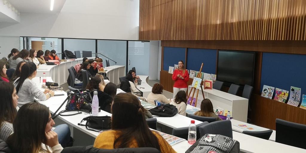 MaraLuisaMoren8's tweet photo. #Prácticas3B2019 una vez finalizada las jornadas de intercambio de experiencias realizadas por el alumnado de 3 del grado universitario de educación Primaria,han quedado expuestos sus Póster, donde han expresado sus vivencias y experiencias .Felicidades a todos 👏🏻👏🏻#ceuandalucia https://t.co/HDvTv41Vad