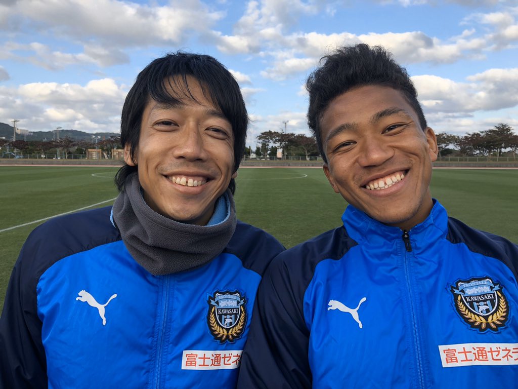 zenkun120529's tweet photo. 沖縄キャンプも終盤を迎えてきましたがここで一つ皆さんにアンケートです！

僕と憲剛さんのすきっ歯具合の調査を行いたいと思います！笑

僕の方がすきっ歯だと思う方はリツイート
憲剛さんの方がすきっ歯だと思う方は
いいね
をお願いします！

#すきっ歯キャラ継承への道
#本日のケンゴさん https://t.co/LqULhW9vq1