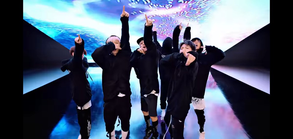 ikonicsince19's tweet photo. the hype part in the end of music will always be everyone's favorite part 😂❤️

#뛰어들게 #iKON #i_DECIDE #DIVEwithiKON #iKON_iDECIDE https://t.co/HxiboUmyZ2