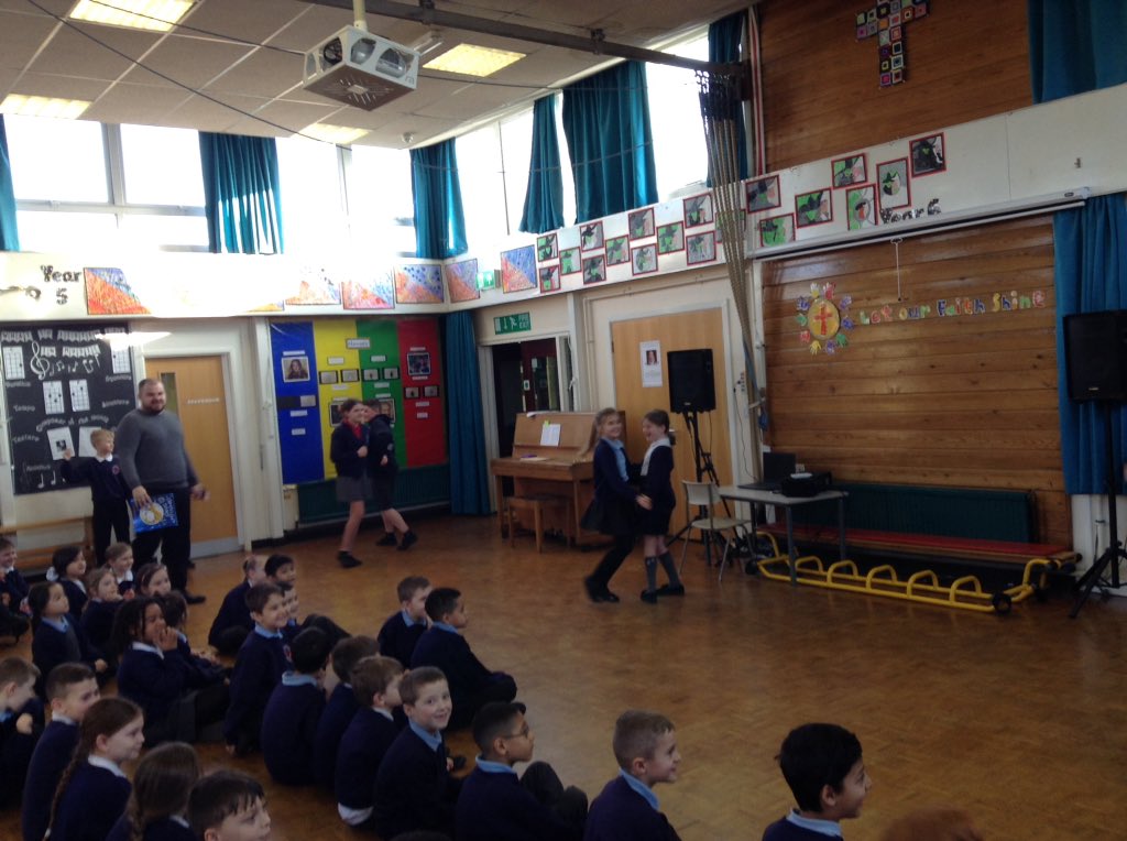 StTeresasLL's tweet image. Gerald the giraffe and friends dancing in assembly. Reading assembly using Giraffes can't dance. #readingassembly #2020yearofreading